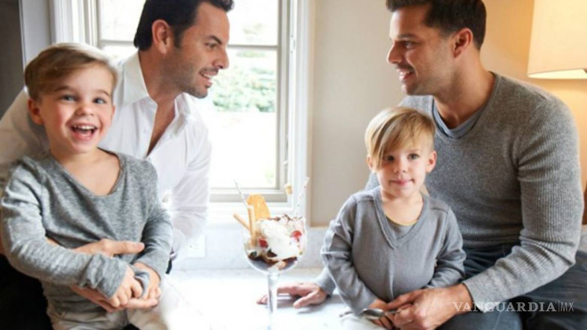 Ricky Martin y su esposo presumen a sus hijos en Instagram