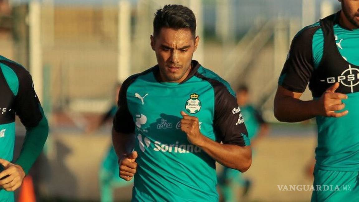 'Gallito' Vázquez se queda en Santos y no irá al Atlas