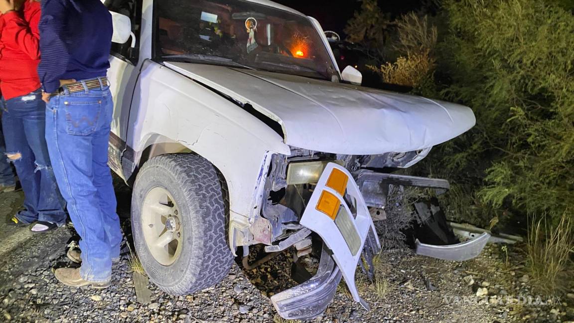 $!La camioneta GMC, presunta causante del accidente, fue inspeccionada por las autoridades antes de ser retirada del sitio.