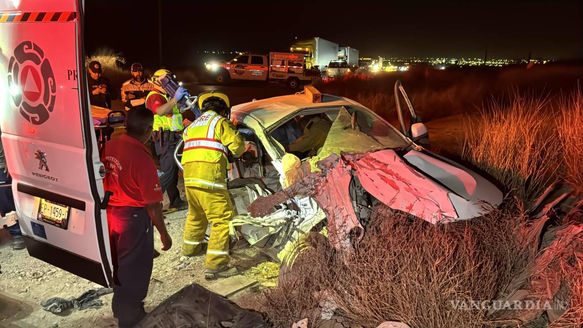 Se impactan contra tráiler y quedan prensados, en Ramos Arizpe