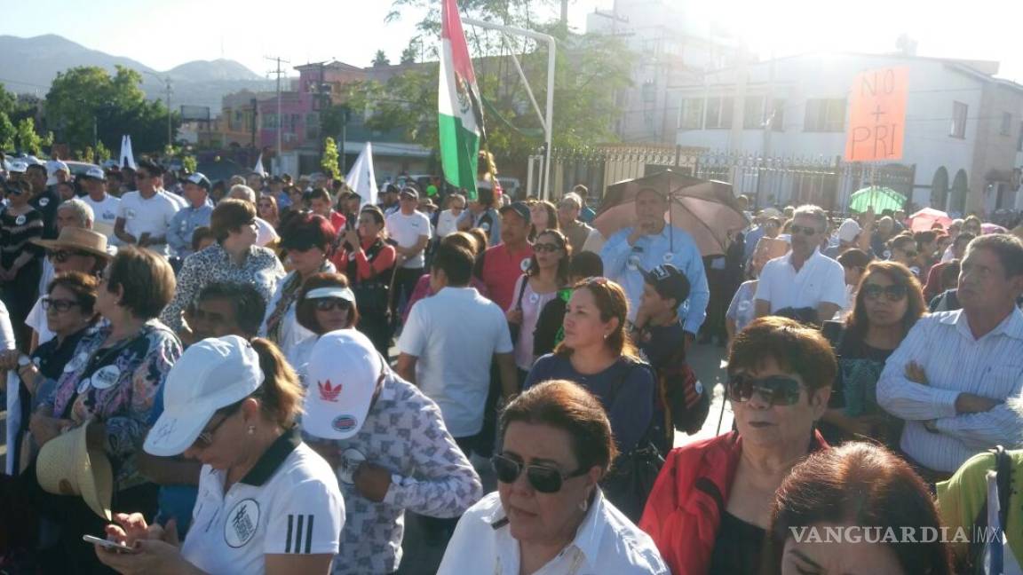 Aburrida concentración en Torreón del “Frente por un Coahuila Digno”