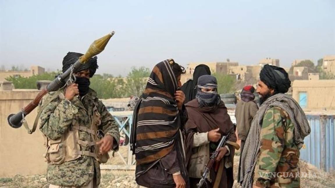 Talibanes matan a 3 policías afganos en control de seguridad