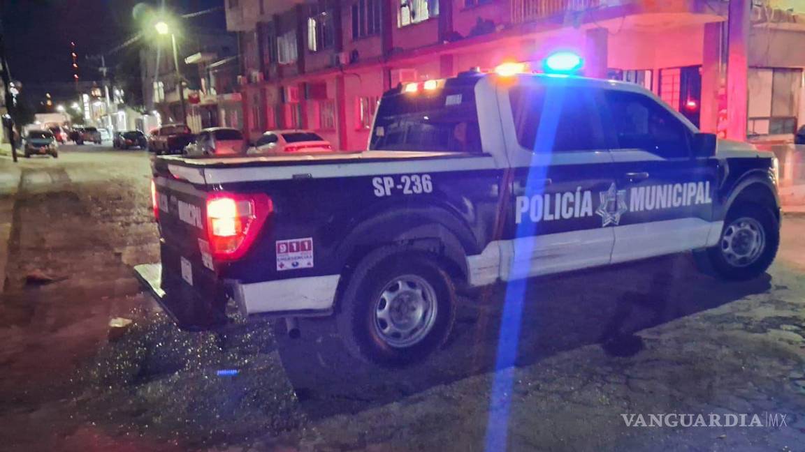 $!Patrullas y unidades tácticas rodearon la privada Cuauhtémoc durante el aseguramiento del inmueble.