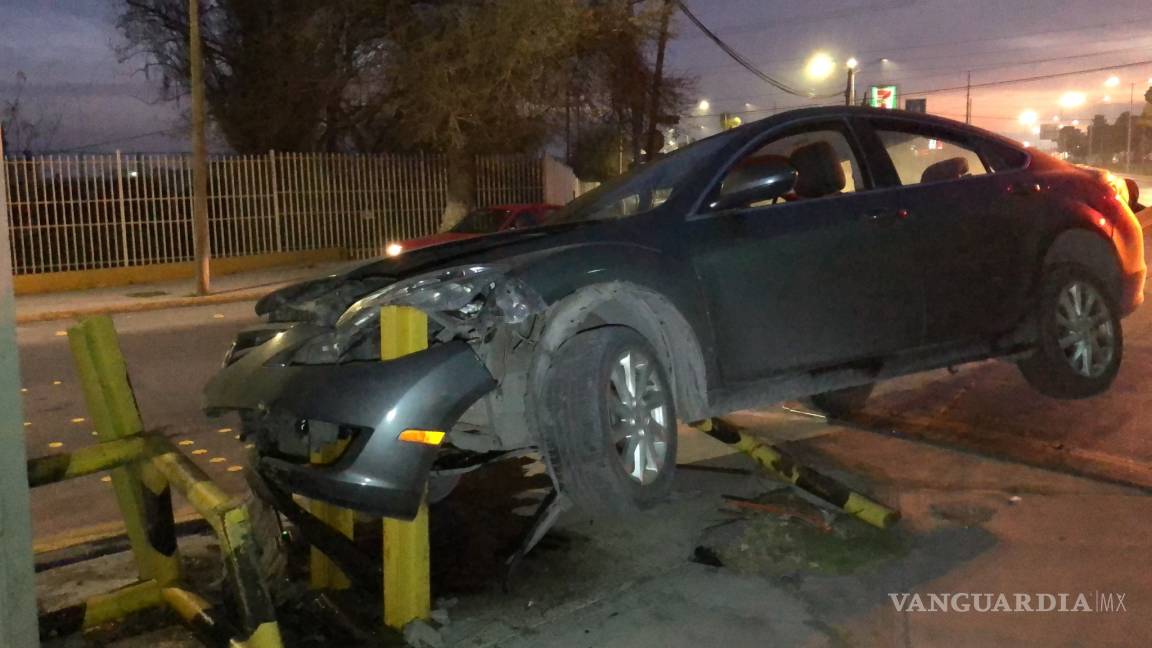 Abandona su vehículo en el Paseo de Reforma tras accidente