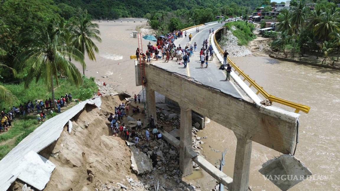 Tras huracán John, en Guerrero miles siguen aislados, sin víveres ni agua potable