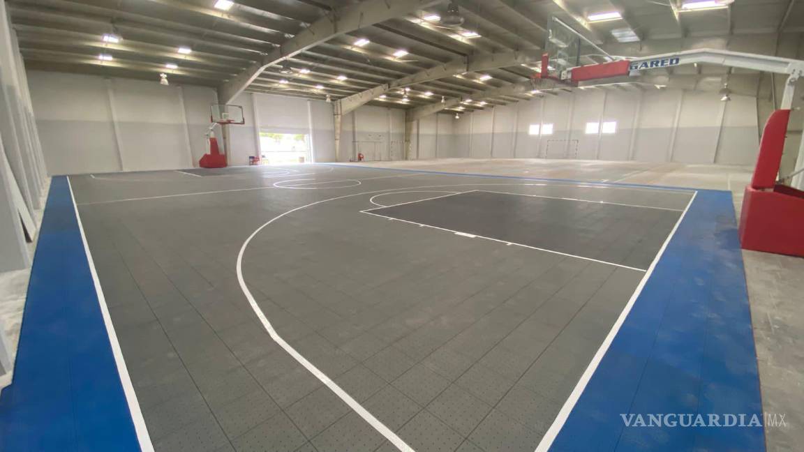 $!El Club de Básquetbol Felinos aportó la duela plastificada para el gimnasio en convenio con el Instituto Municipal de Cultura Física y Deporte.