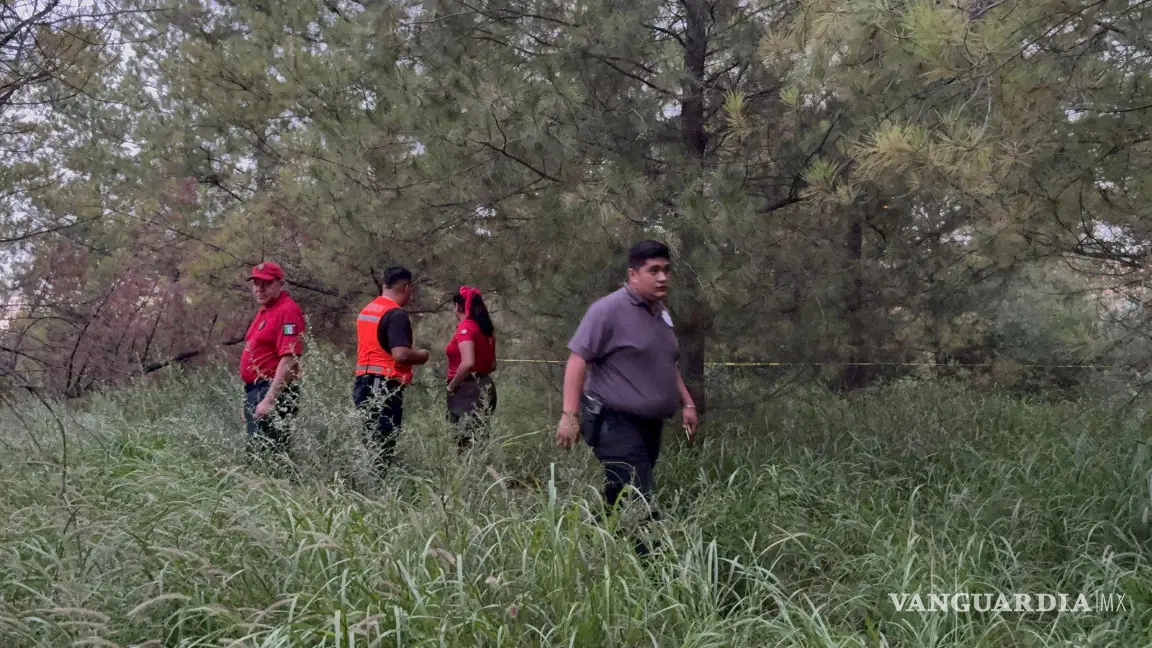 $!Operador de transporte encontrado suspendido de un árbol en zona boscosa cercana al complejo industrial Server, Arteaga.