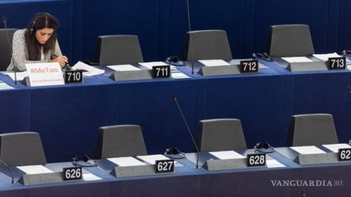 Debaten sobre acoso sexual en el parlamento de la Unión Europea; aula semidesierta