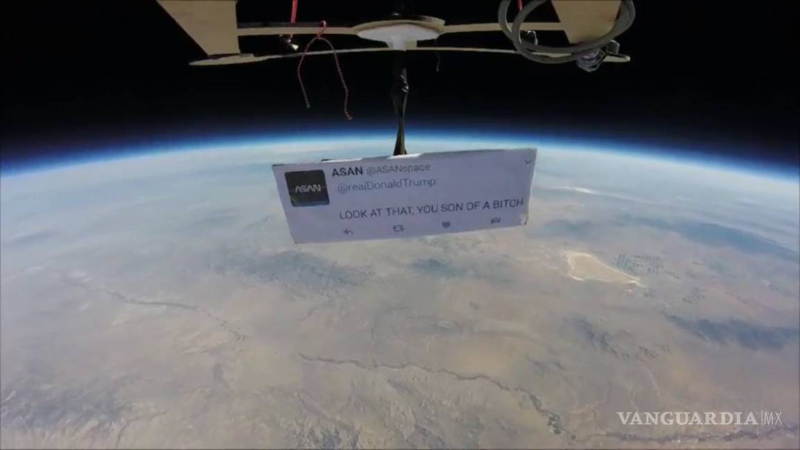 Primera protesta en el espacio, un irónico mensaje contra Trump
