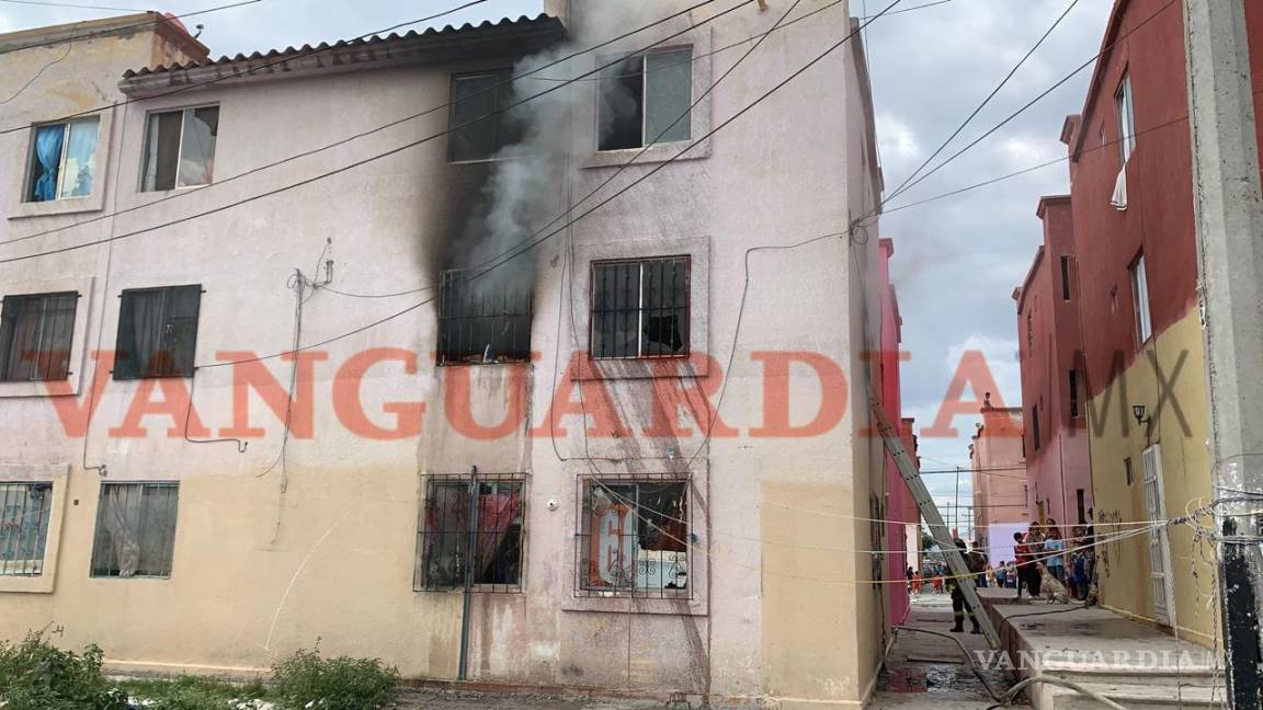Incendio afecta condominio de la colonia Herradura en Saltillo