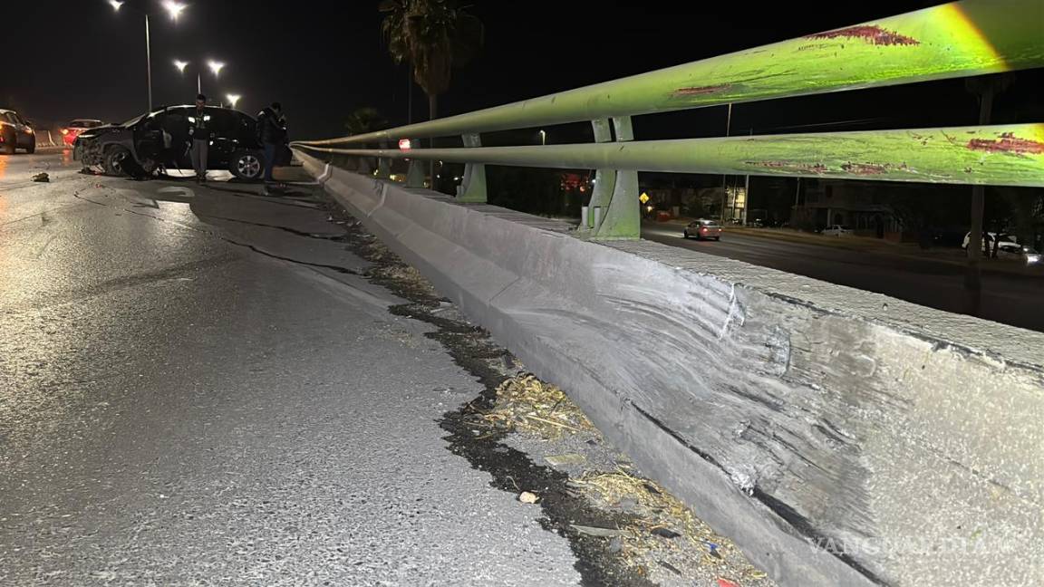 $!El percance ocurrió durante la madrugada sobre el bulevar Fundadores.