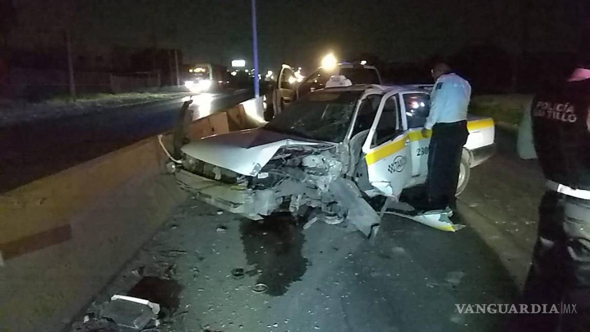 Taxista choca y abandona su auto en Saltillo; encuentran envases de cerveza en su interior