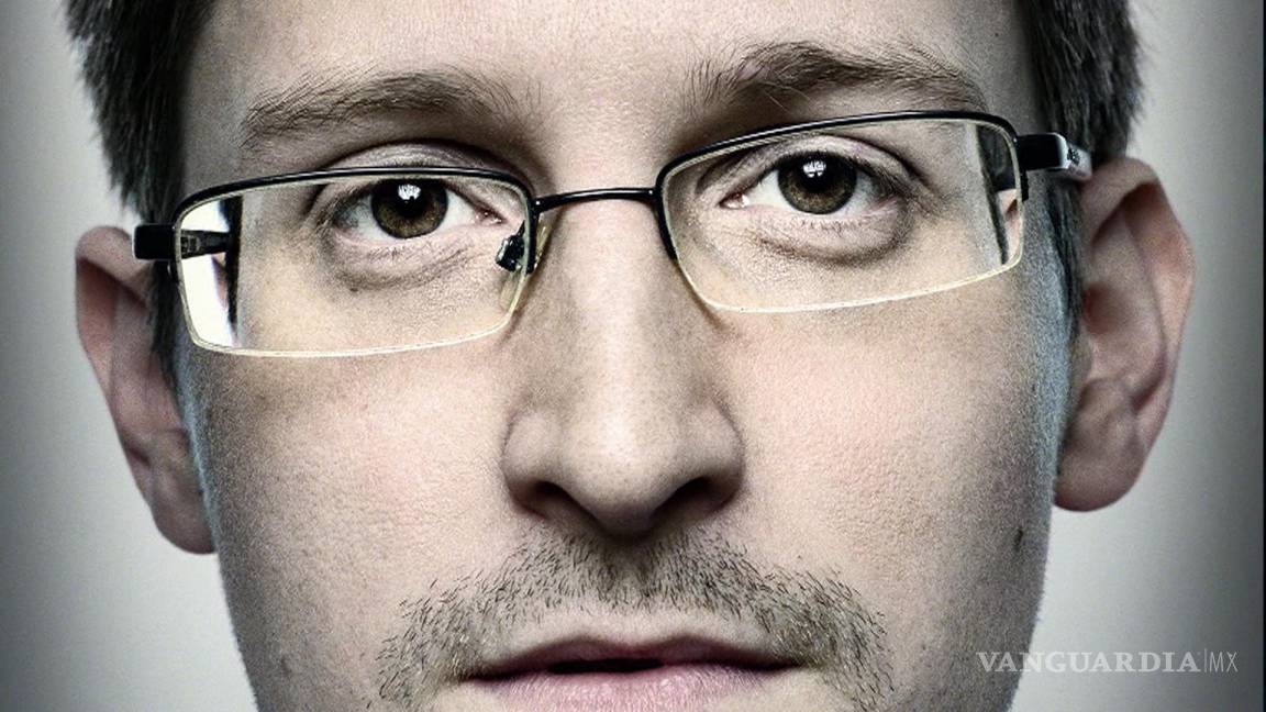 Facebook es una compañía de vigilancia: Edward Snowden