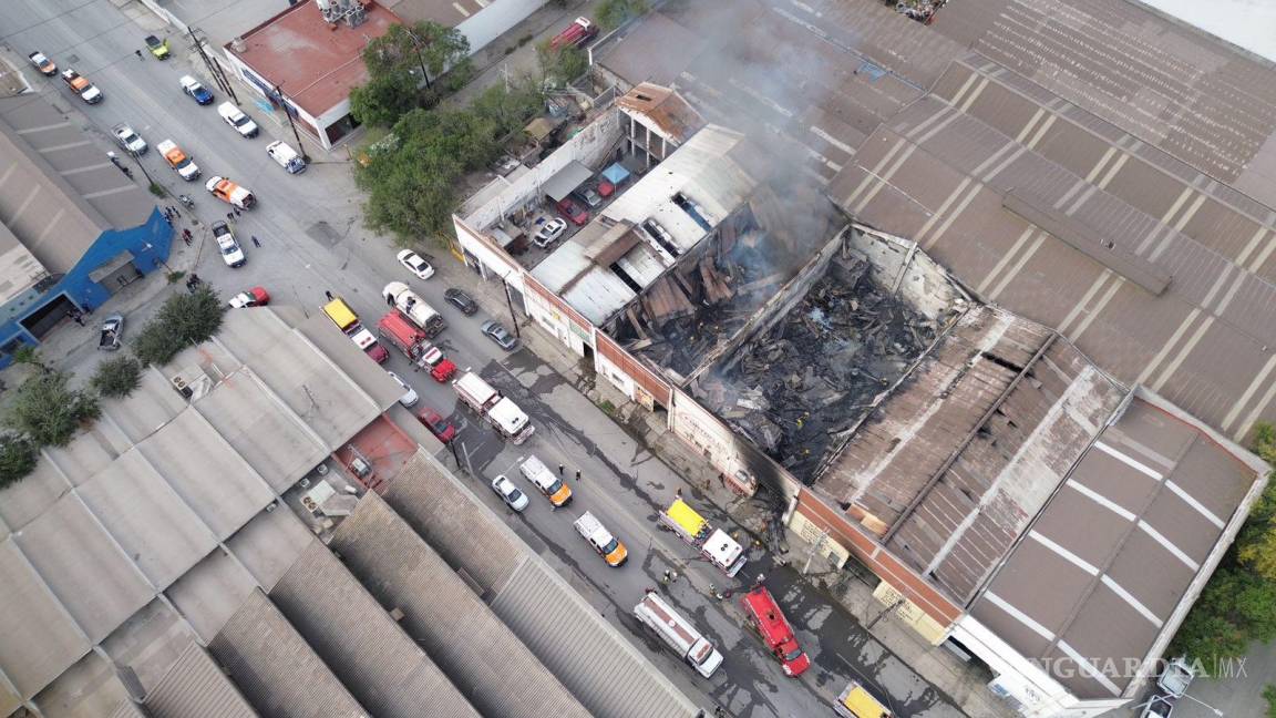 Incendio en bodegas de Monterrey, Nuevo León deja 23 personas evacuadas