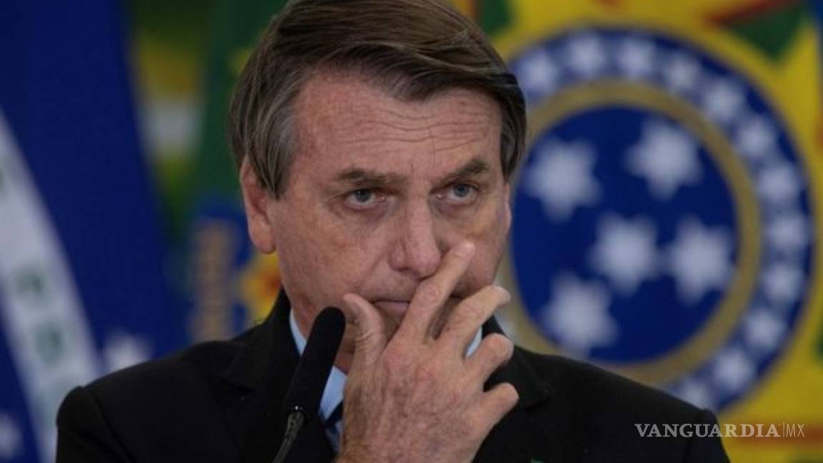 Bolsonaro pide volver al trabajo en Brasil, rechaza restricciones por COVID