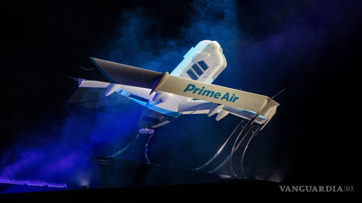 Muestra Amazon su avión no tripulado para entregas