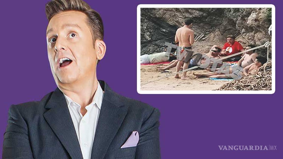 $!Daniel Bisogno se fuga a una playa nudista... con un grupo de amigos