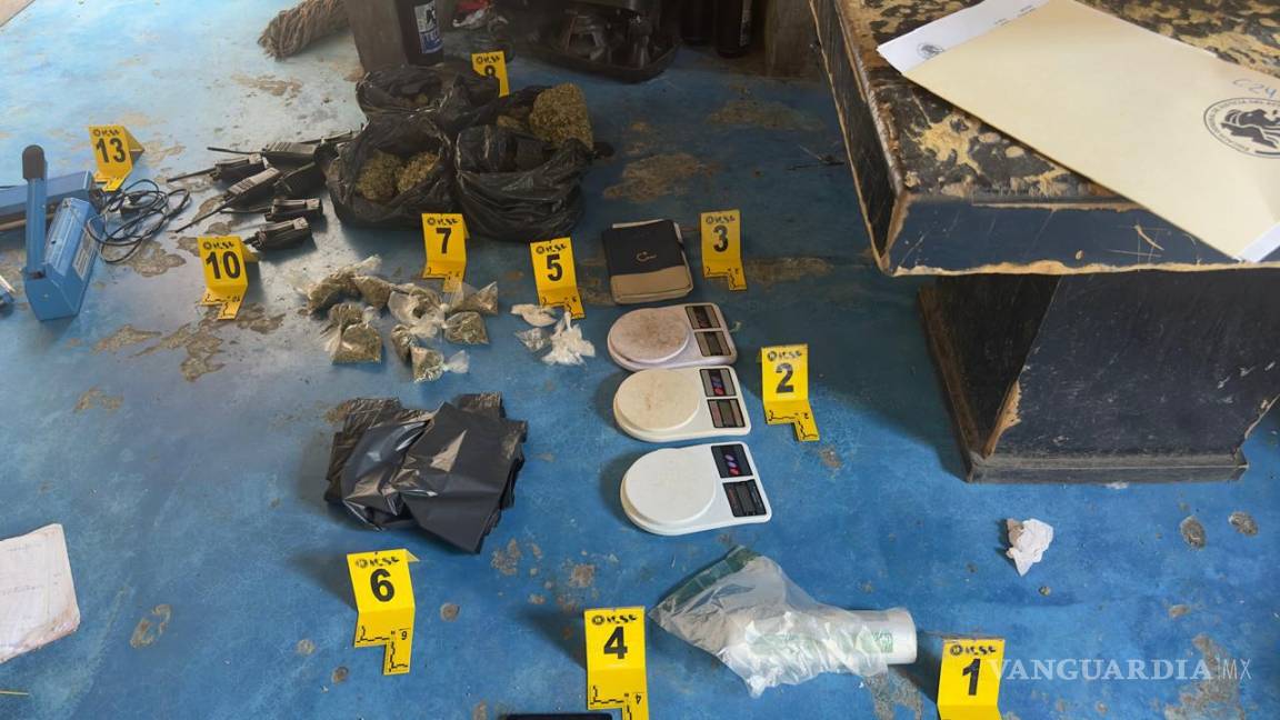 Catean vivienda en Apodaca, Nuevo León; hallan armas y drogas