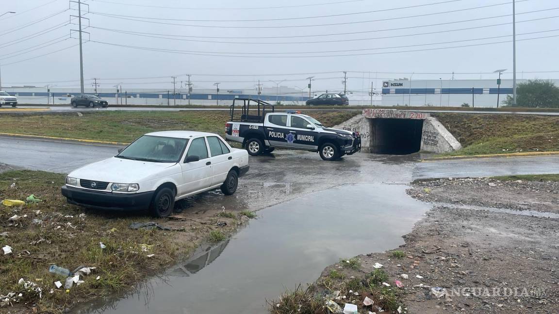 $!El paso a la entrada de Misión Cerritos se inundó por completo.