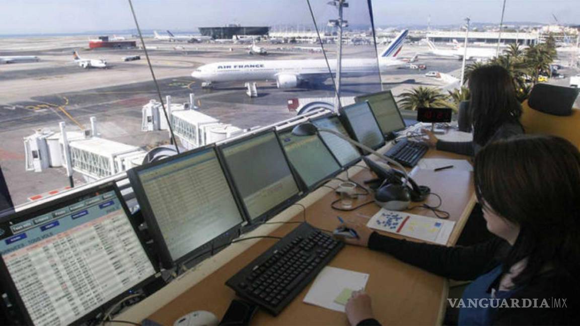 Controladores aéreos denuncian amenazas tras asegurar que casi chocan aviones en CDMX