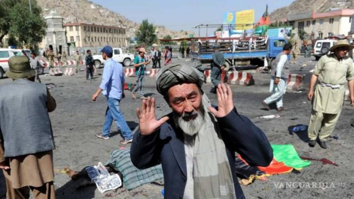 Ataque suicida en manifestación étnica deja decenas de muertos en Kabul