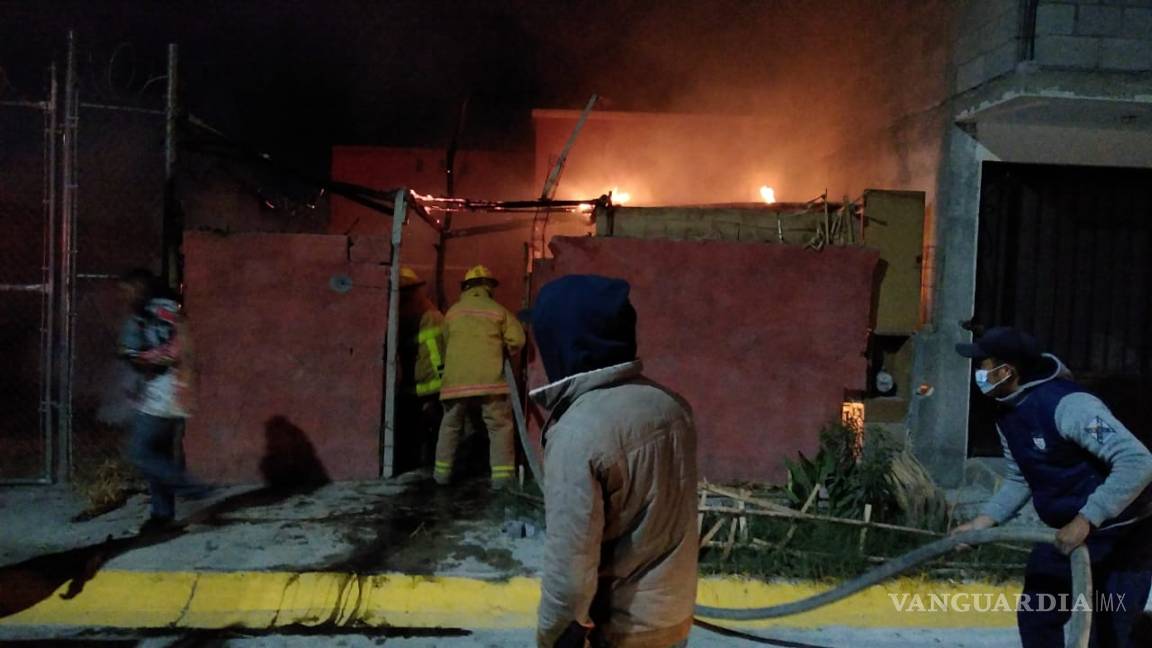 Bomberos controlan incendio en vivienda de Parras, Coahuila