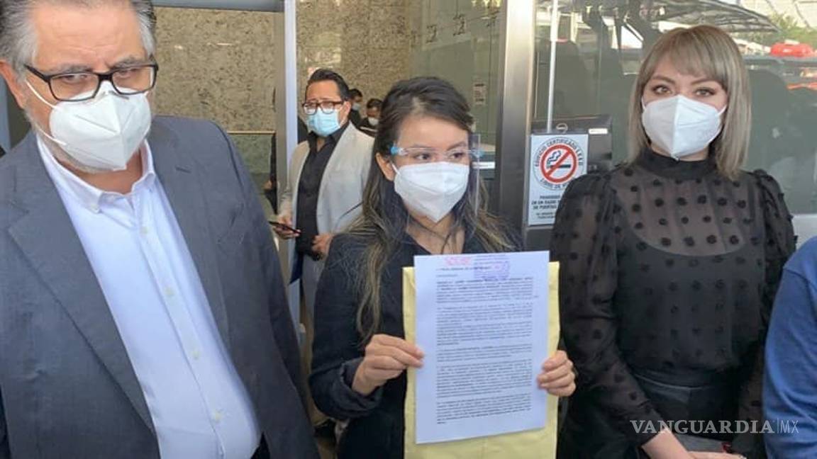 $!Padres de niños con cáncer denuncian a AMLO, Novelo, Alcocer y a empresa, por autorrobo de medicinas