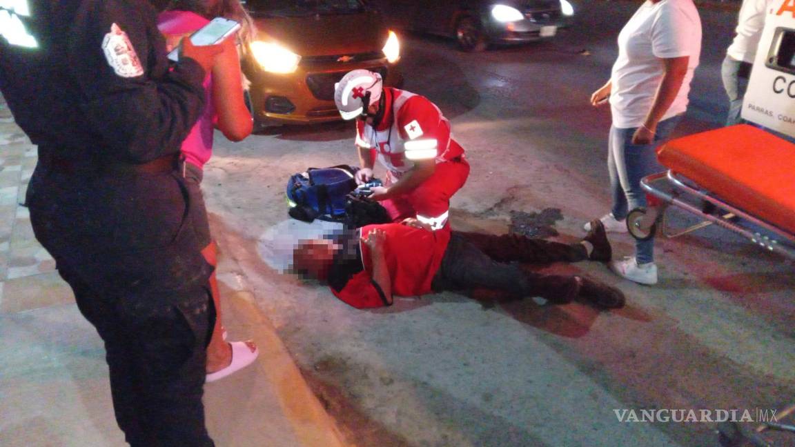 $!Elementos de la Policía Municipal acudieron al sitio para descartar un posible atropello.