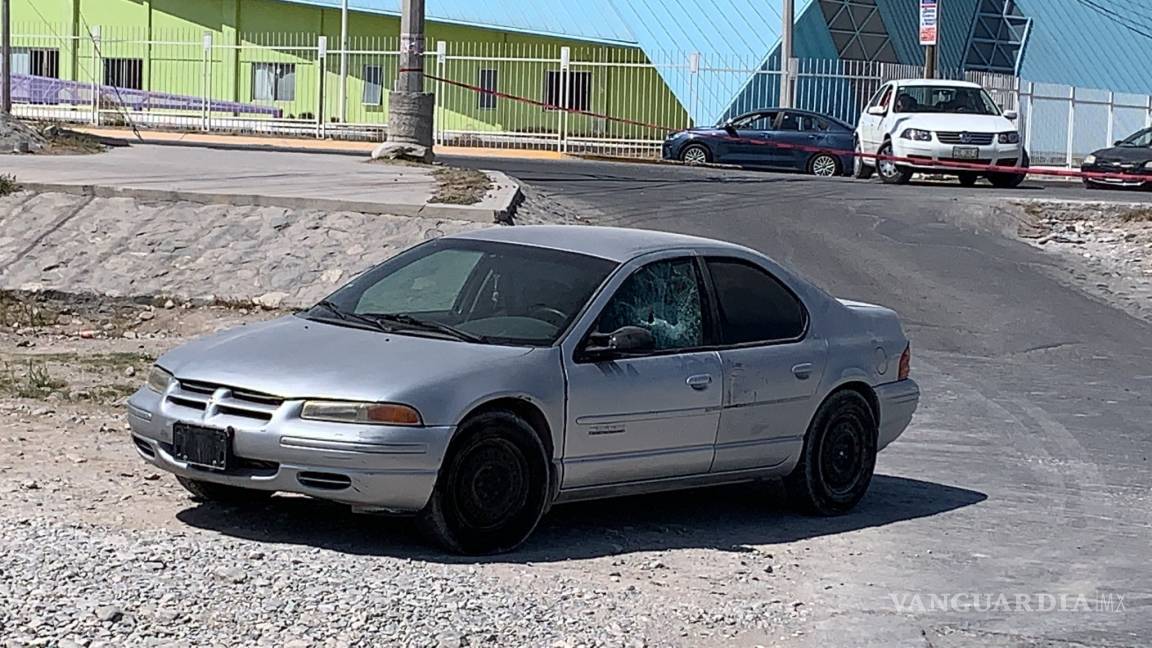 Abandonan automóvil con rastros de sangre en bulevar Fundadores de Saltillo