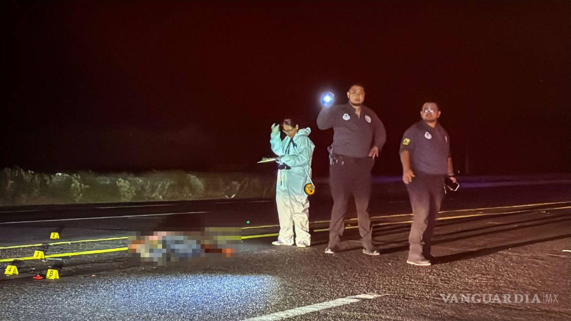 $!Autoridades municipales y estatales acordonaron la zona mientras se realizaban las diligencias