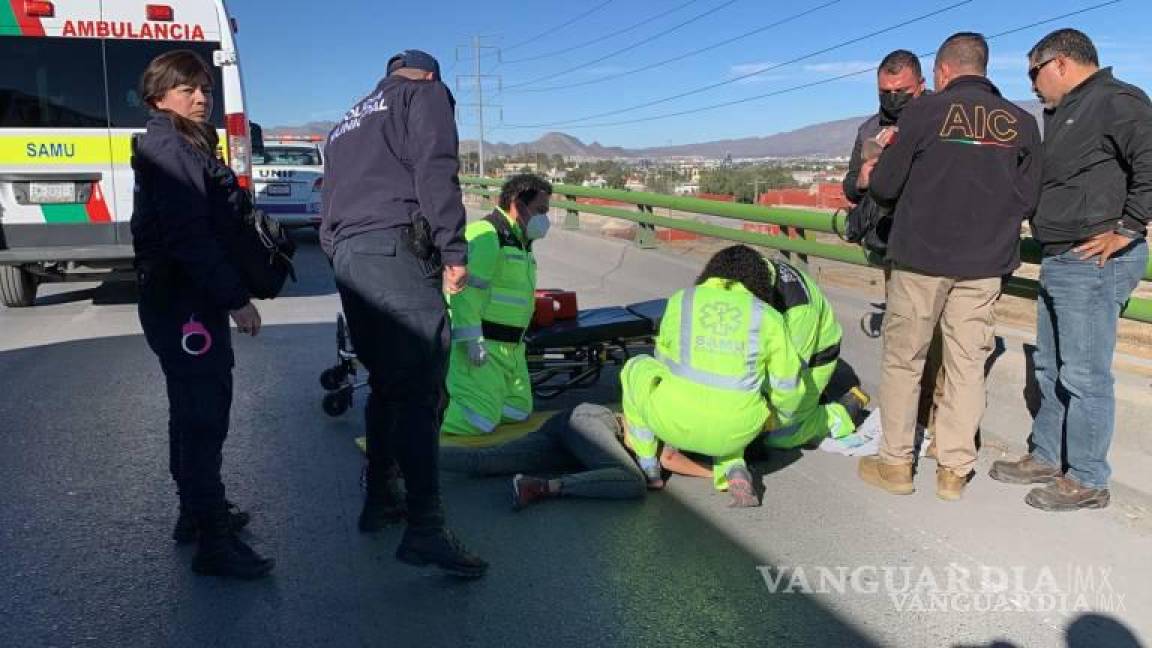 Va al penal taxista de Saltillo tras deceso de joven que se arrojó de su auto