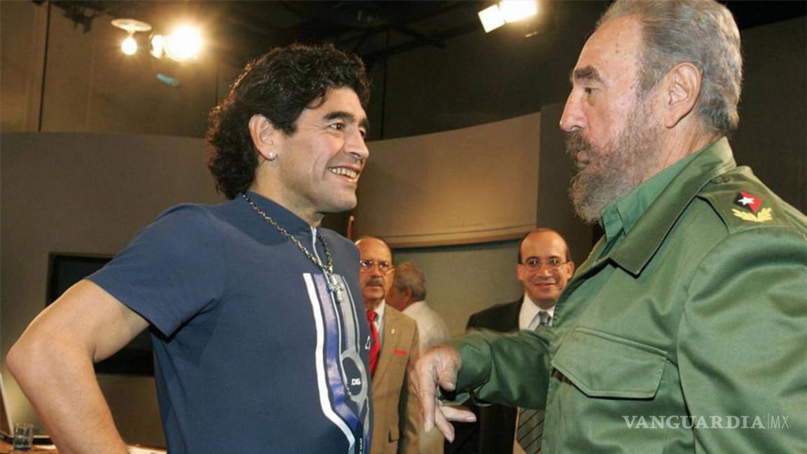 Usuarios recuerdan amistad de Maradona y Fidel Castro, ambos murieron el mismo día
