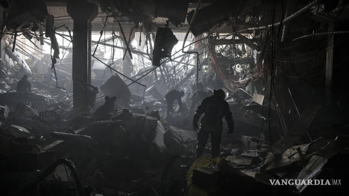 $!155 días de lucha contra Rusia han transcurrido mientras el presidente sale con su esposa en Vogue.