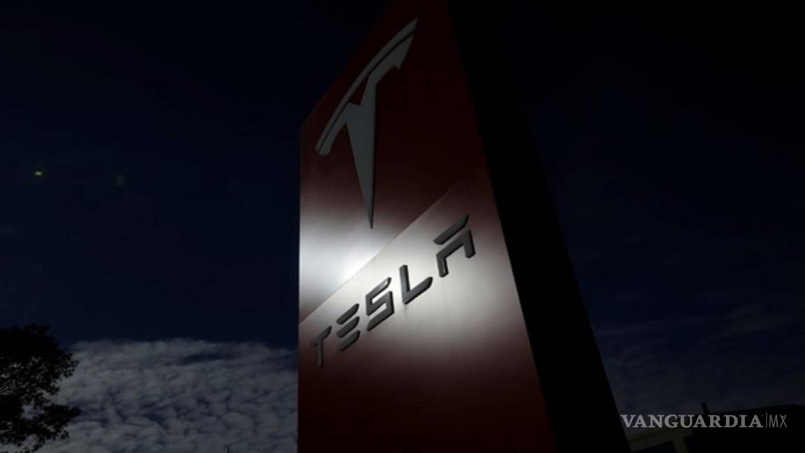 Tesla se desploma en bolsa, cae casi un 13% tras anunciar miles de despidos