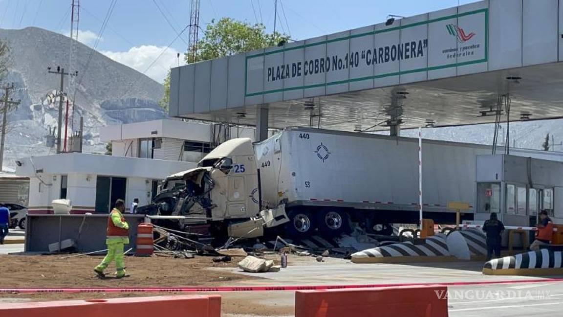 Coahuila: tráiler sin frenos choca contra caseta en La Carbonera; alertan por tráfico en la autopista Saltillo-Monterrey