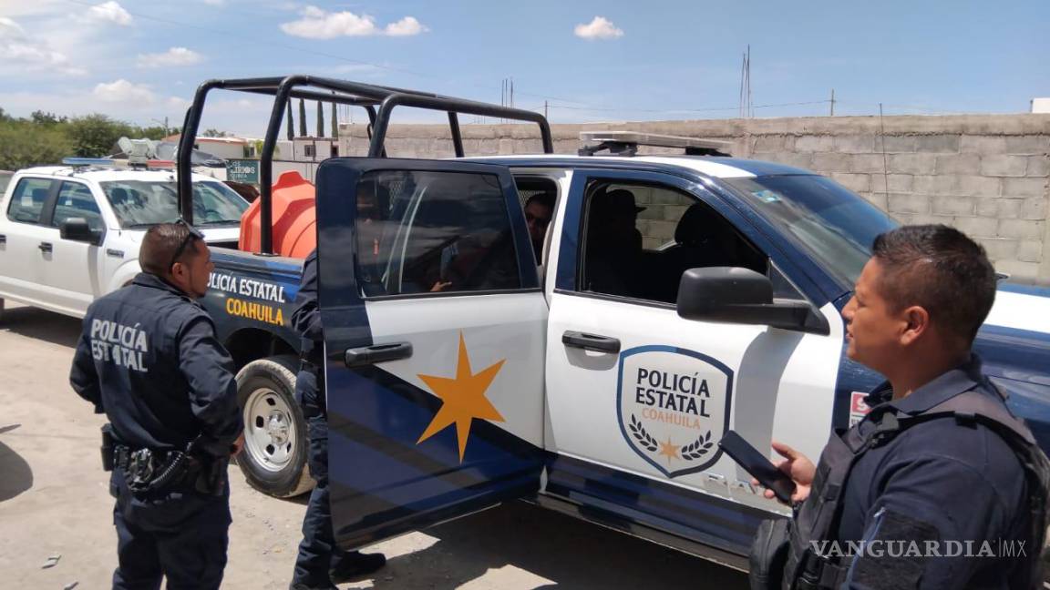 $!Autoridades detuvieron también al conductor del tractocamión por mover la camioneta sin autorización.