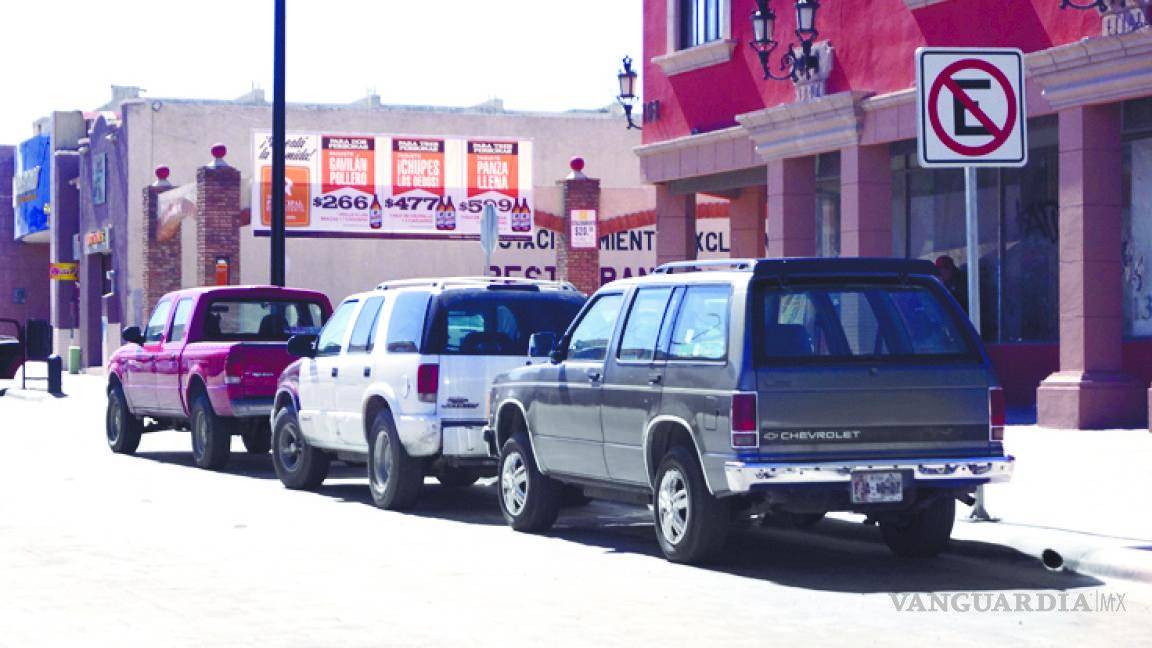 $!Estacionarse en lugares prohibidos costará entre 339 y 565 pesos a partir de febrero, tras el ajuste en las multas.