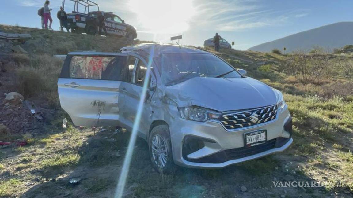 $!Agentes de la Guardia Nacional detuvieron al conductor del vehículo accidentado mientras se investigan las circunstancias del accidente.