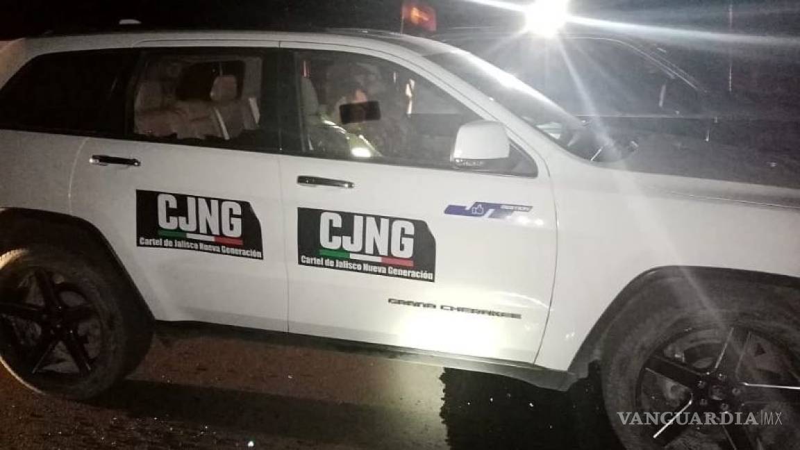 Roban camioneta a candidato en Zacatecas y le ponen calcas del CJNG