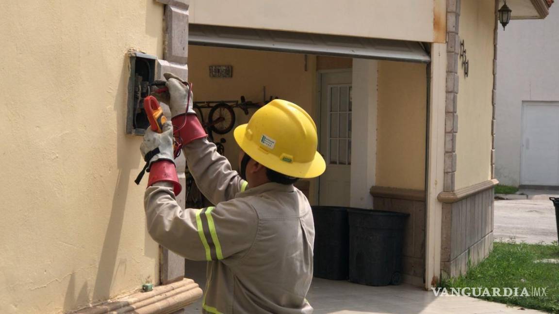 $!En Torreón, la CFE ha implementado operativos ante una mayor presencia de estos artefactos con los que estafan a la empresa del Estado.