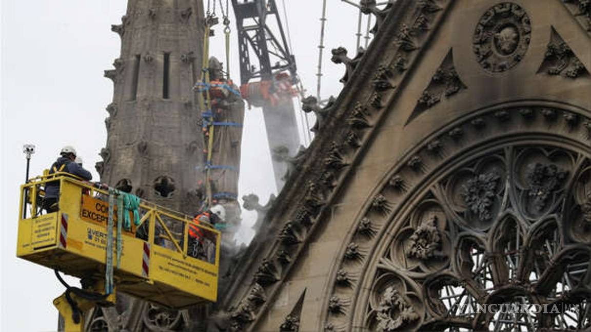 $!Alertan por presencia de plomo en el aire tras incendio en Notre Dame