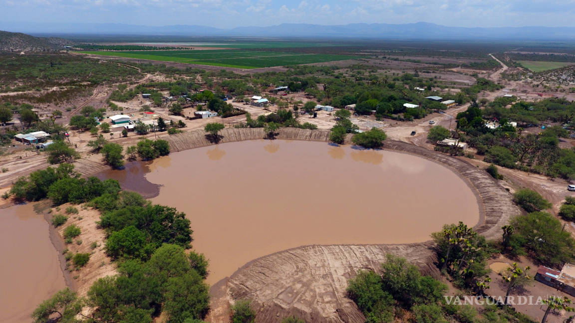 Tromba inunda ejido de Saltillo, mientras 20 municipios en Coahuila sufren por ola de calor