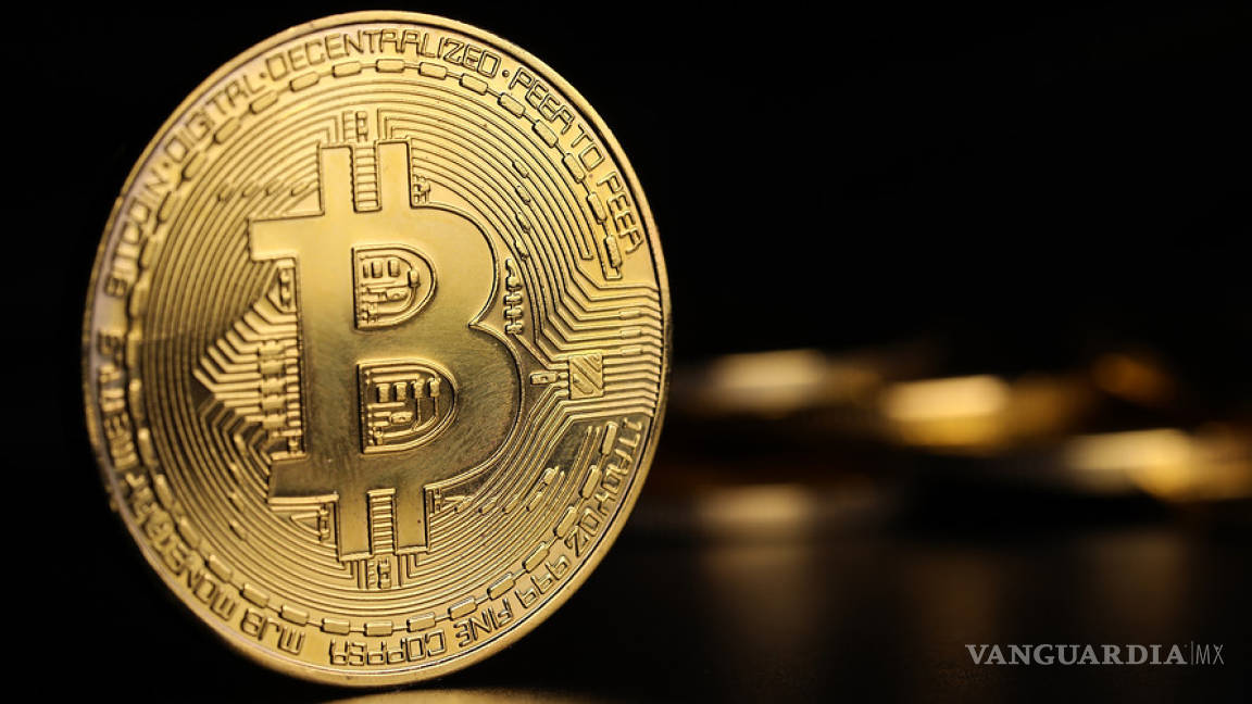 Bitcoin supera la barrera de los 7,000 dólares, primera vez desde septiembre