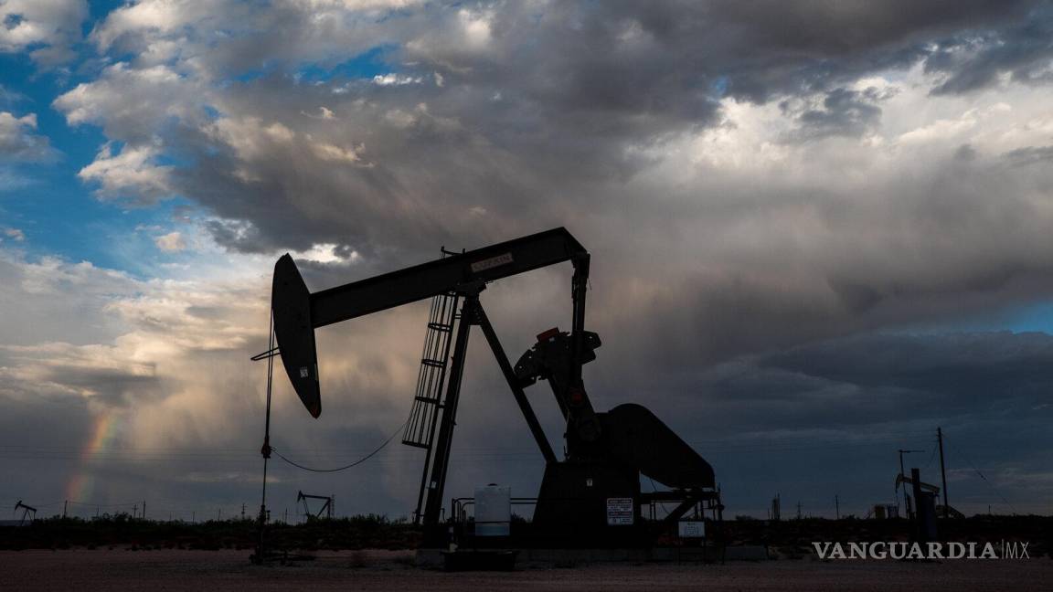 Arabia Saudita reducirá su producción petrolera; la OPEP+ prorroga pacto