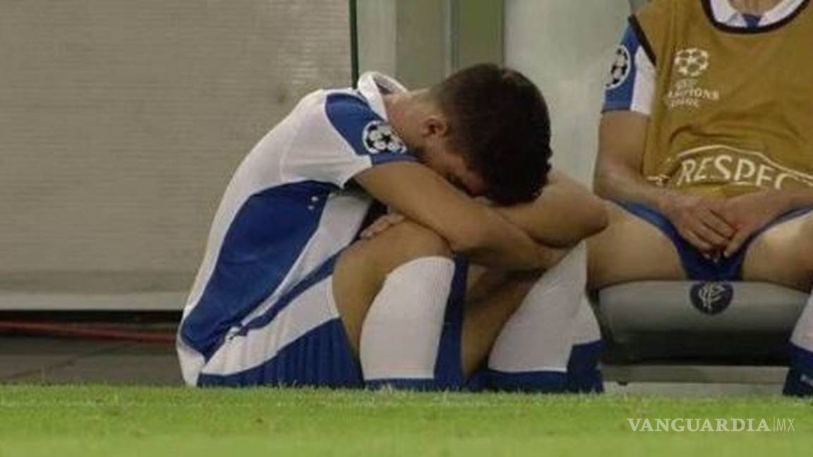Jugador del Porto llora al no entrar de cambio