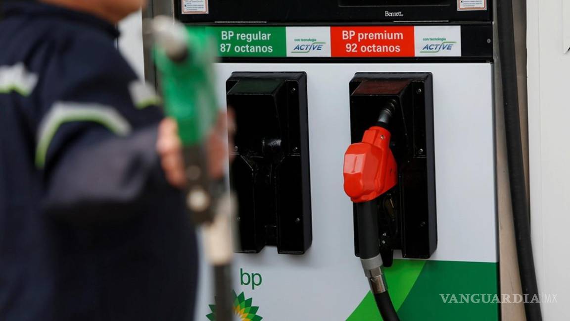 No habrá gasolinazos por sanciones a Rusia: AMLO garantiza precios de combustibles en México