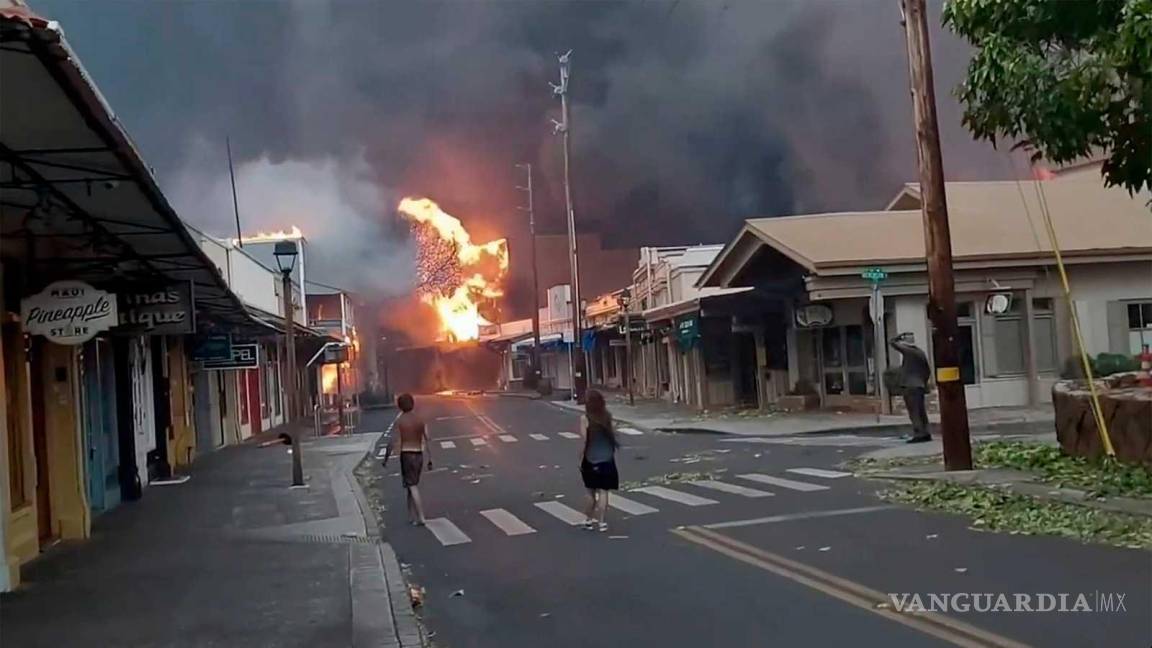 Azotan incendios forestales a Hawái; reportan 6 muertos