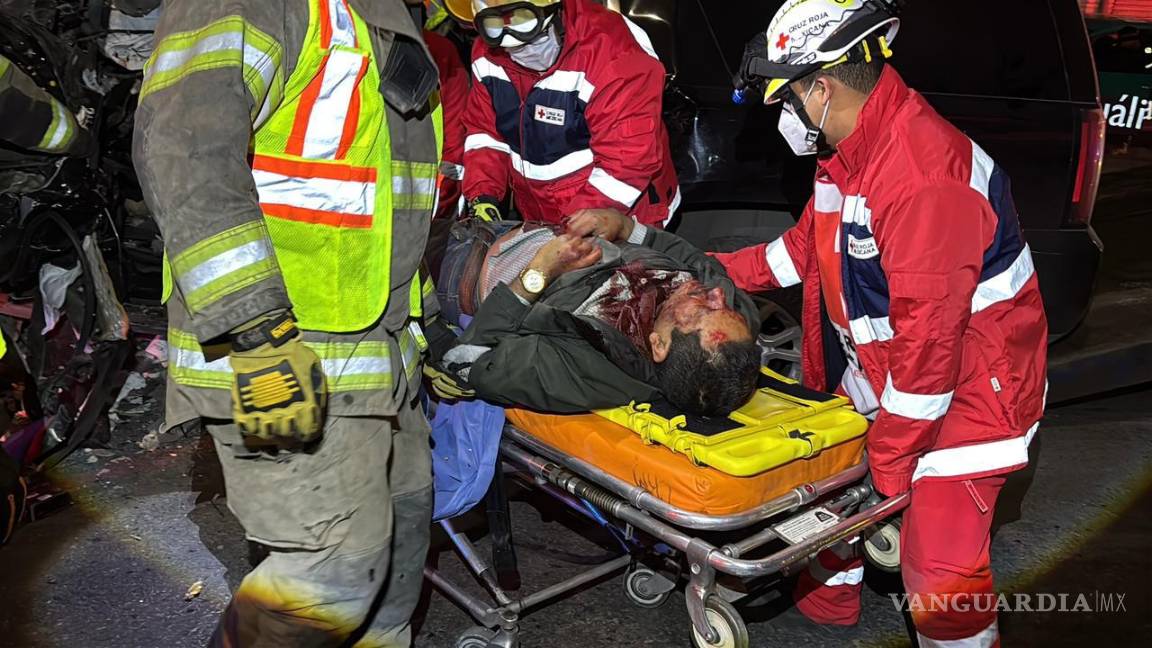 $!Paramédicos de la Cruz Roja estabilizaron al lesionado antes de su traslado urgente a un hospital privado de la ciudad.