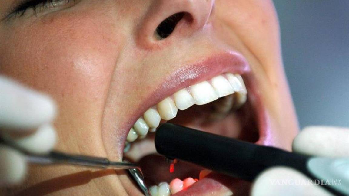 Pérdida de dientes sin dolor ni sangrado, el nuevo síntoma del COVID-19: NYT