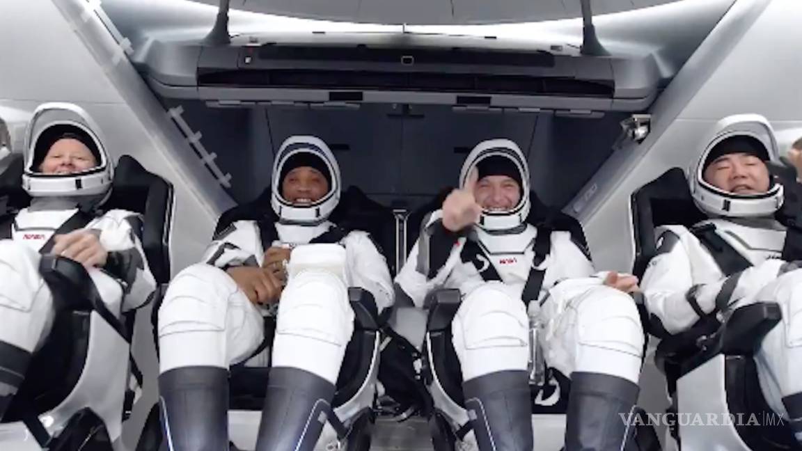 Nave de SpaceX con 4 astronautas de la Estación Espacial Internacional regresa a la Tierra
